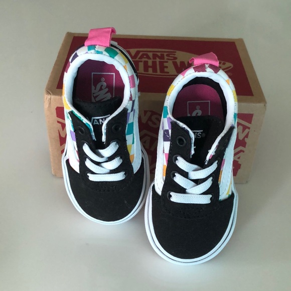 Vans - Picture 1 of 7